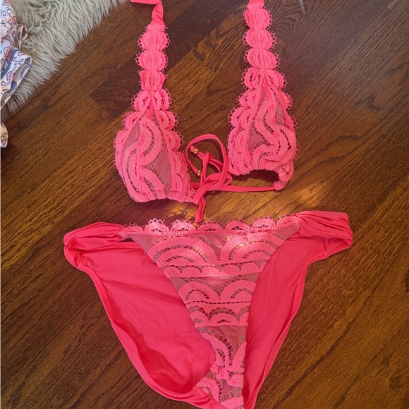 pilyq (PQ) halter lace bikini set - Picture 2 of 3